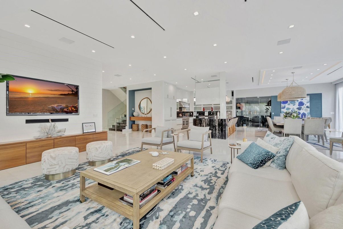 Dining room, Interior, Living room, Pendant Lights, Recessed Lighting