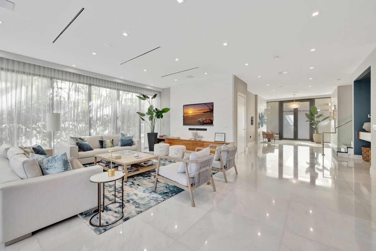 Dining room, Interior, Living room, Pendant Lights, Recessed Lighting
