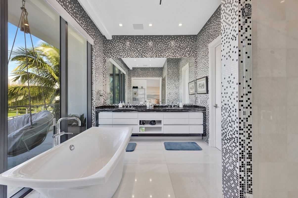 Bathroom, Dual Sink Vanities, Free Standing Baths, Interior, Recessed Lighting