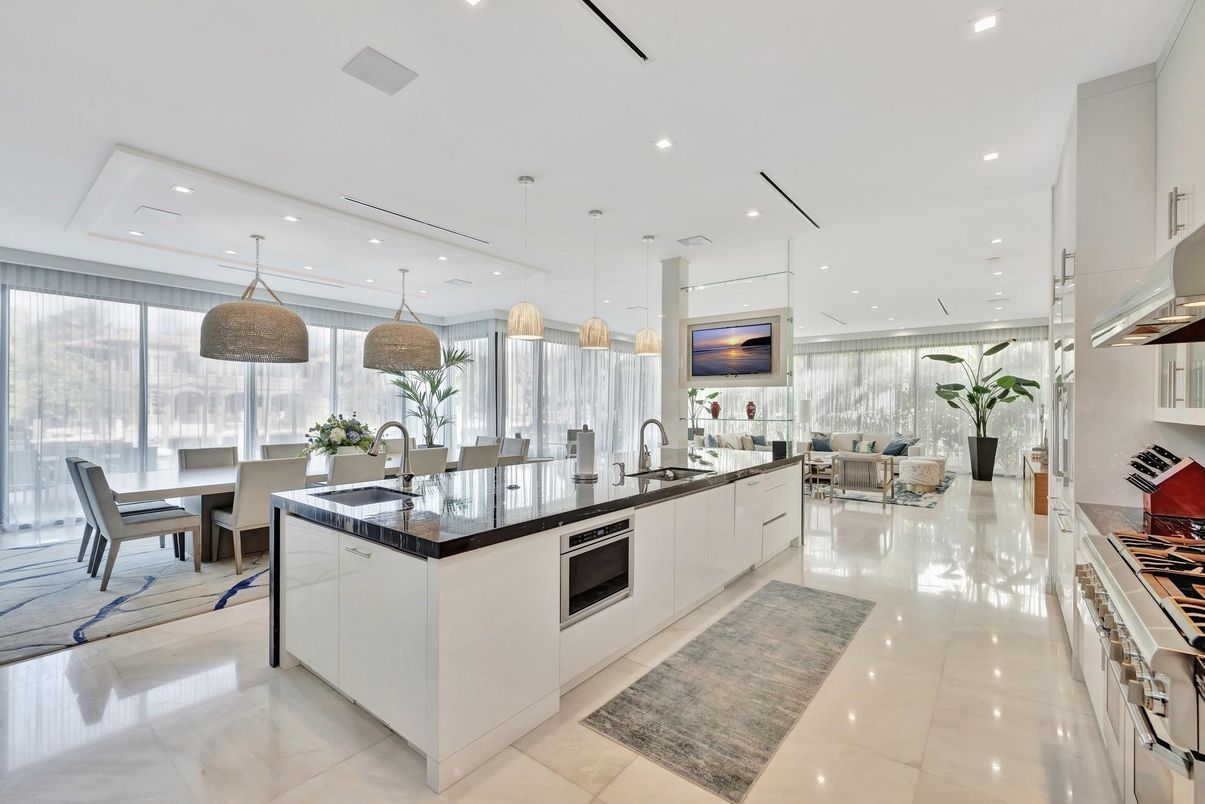 Dining room, Interior, Kitchen, Living room, Pendant Lights, Recessed Lighting, Stainless Steel Appliances
