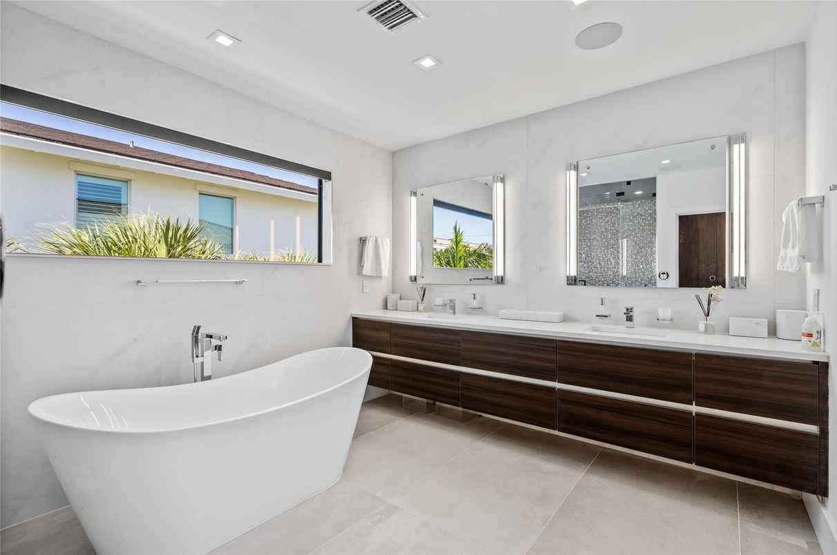 Bathroom, Dual Sink Vanities, Free Standing Baths, Interior, Recessed Lighting