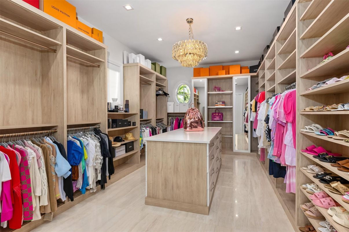 Chandelier, Interior, Recessed Lighting, Walk-in Closets