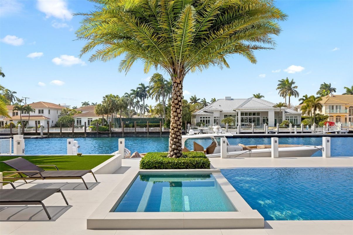 Exterior, Pool, Water