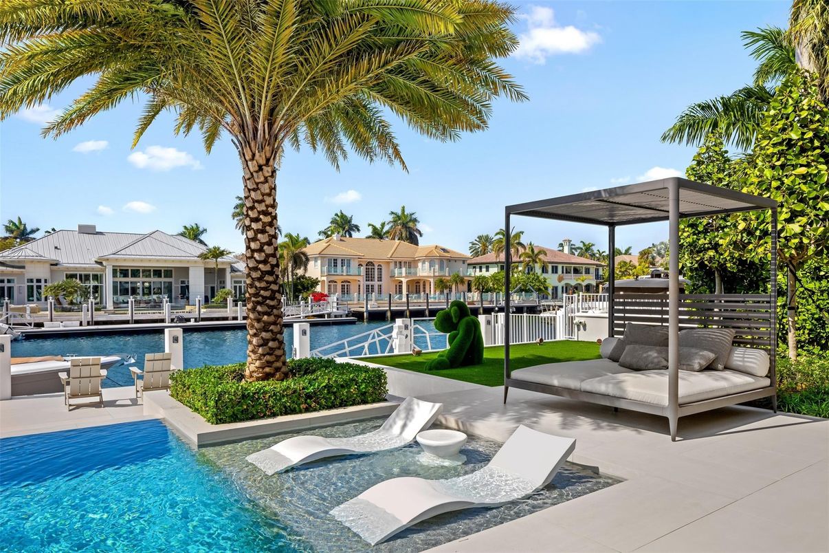 Exterior, Pool, Water