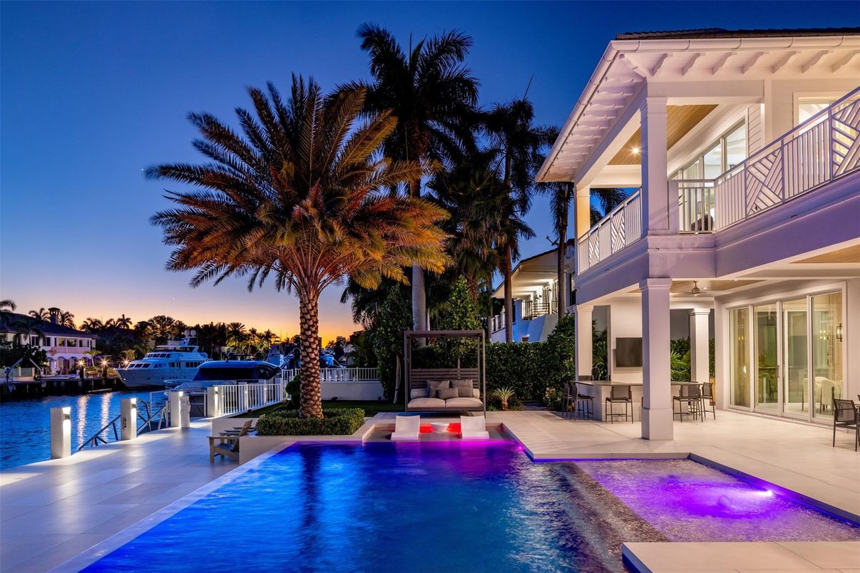 Exterior, Pool, Water