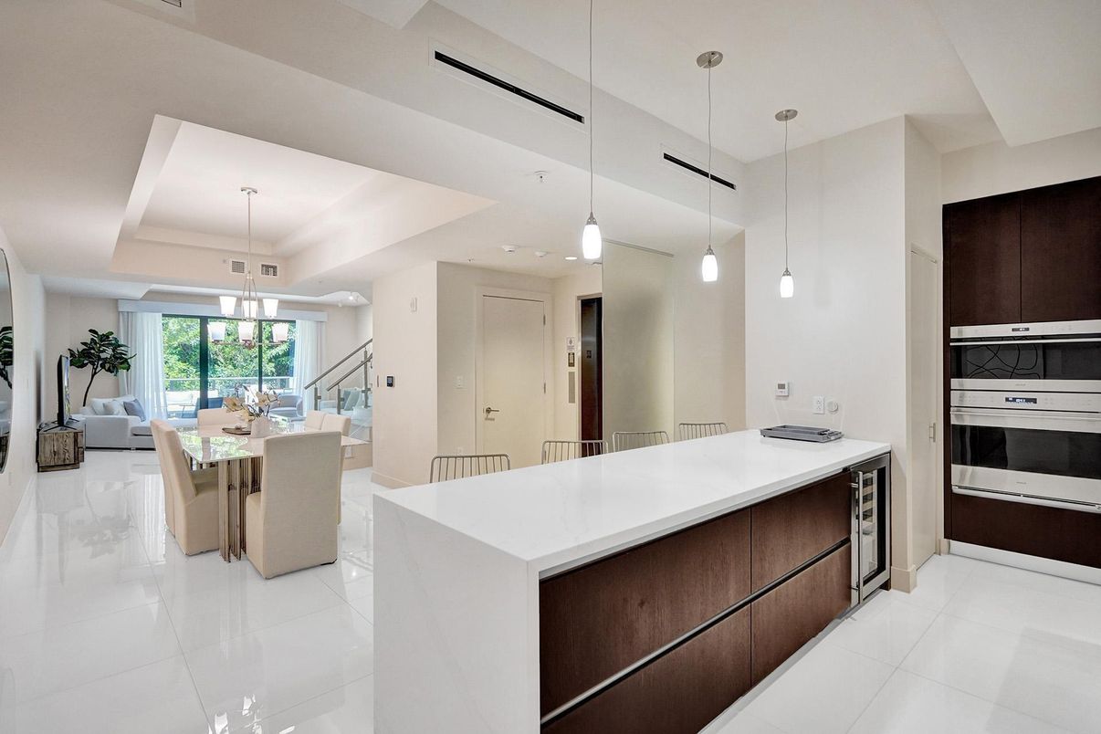 Dining room, Interior, Kitchen, Pendant Lights, Stainless Steel Appliances
