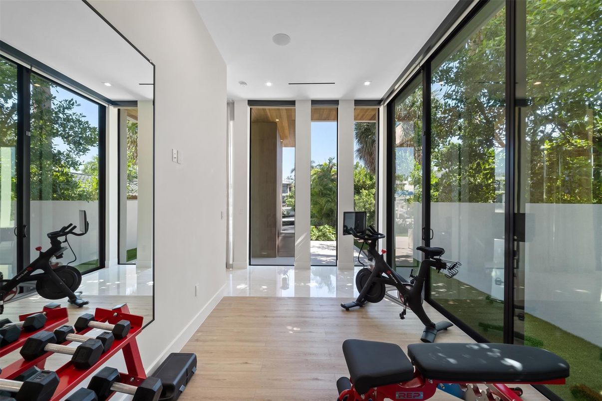 Fitness Equipment, Interior, Recessed Lighting, Wood Texture Flooring