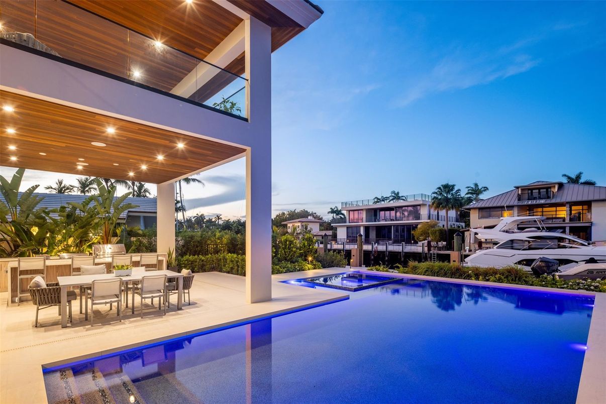 Exterior, Pool