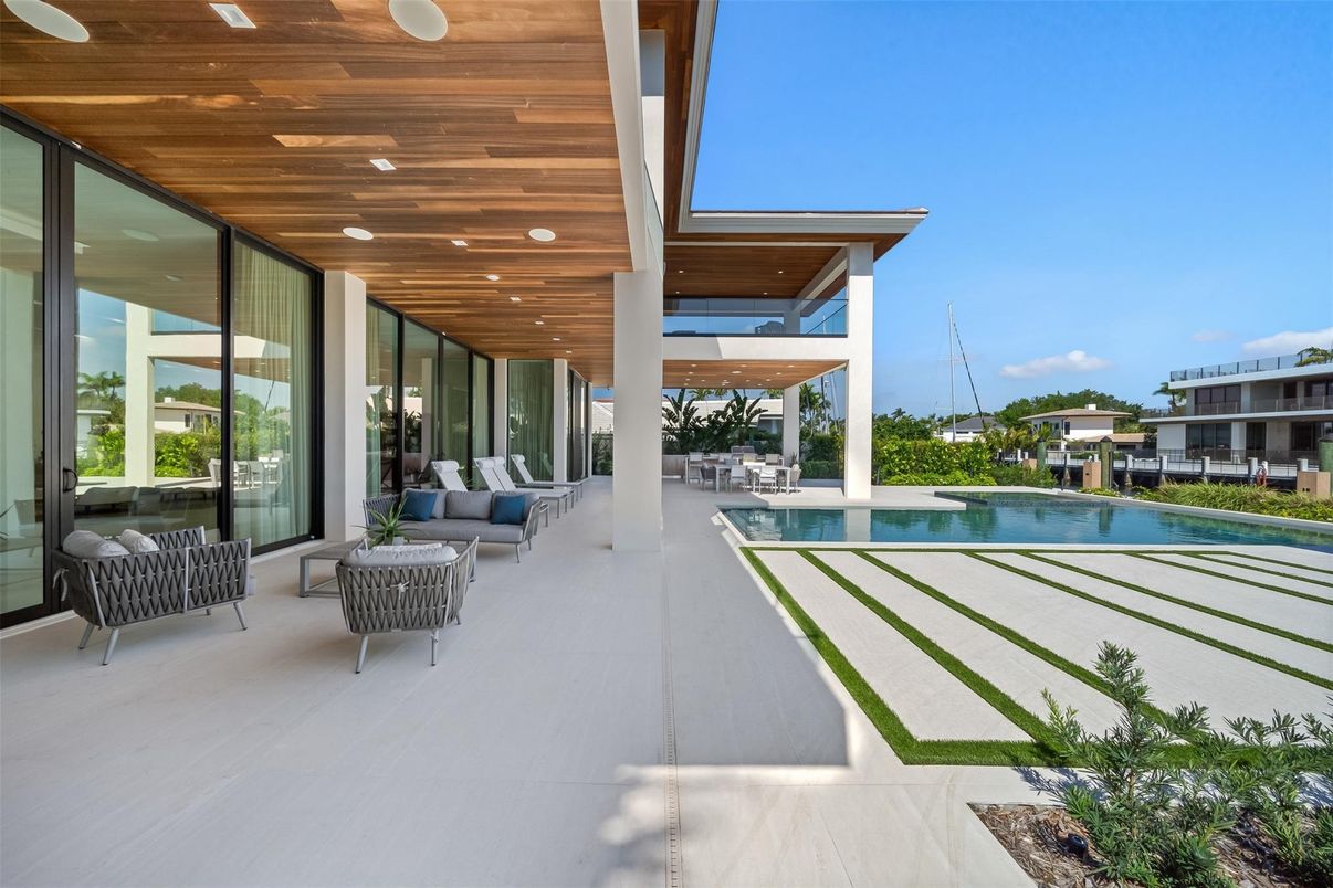Exterior, Pool