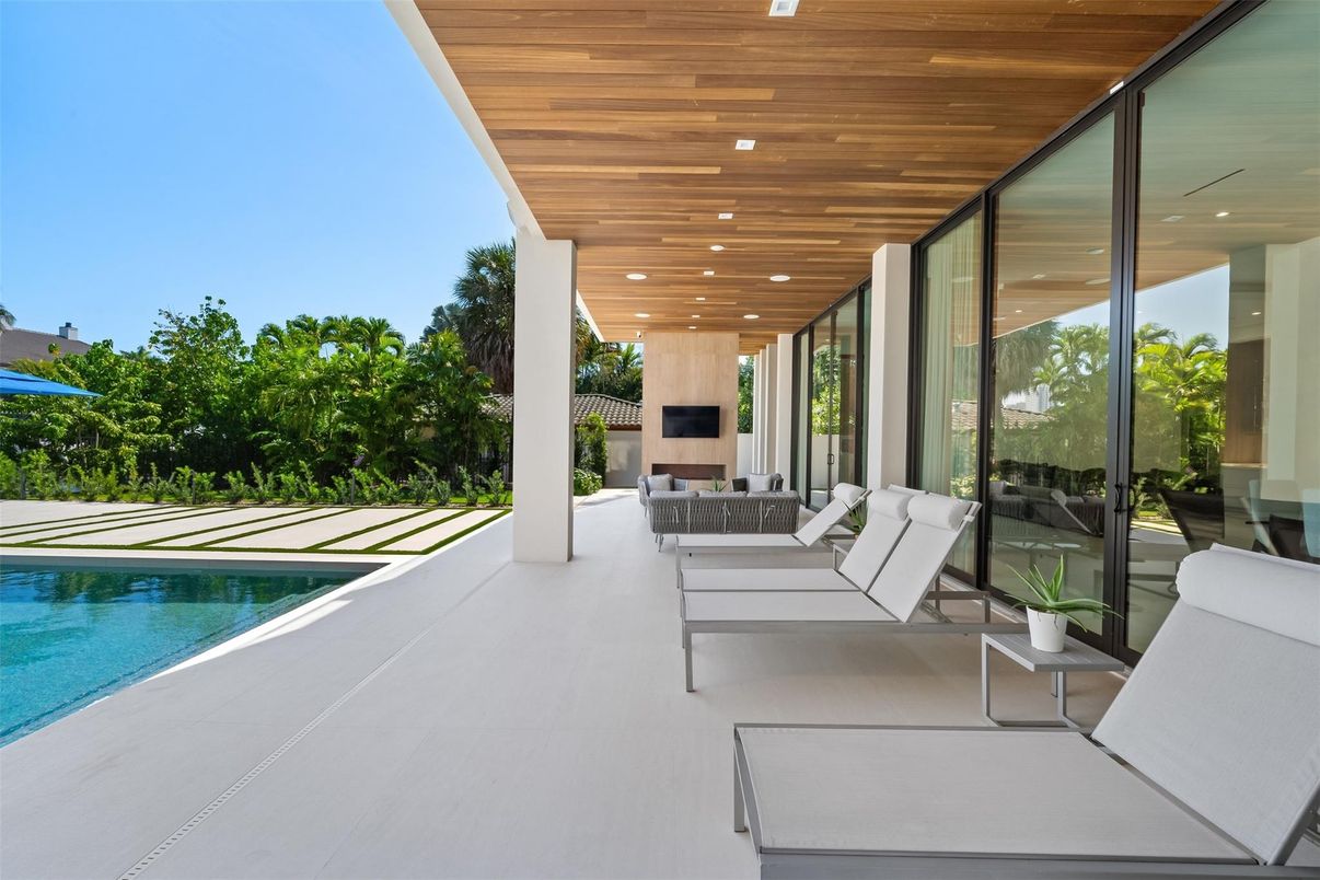 Exterior, Pool