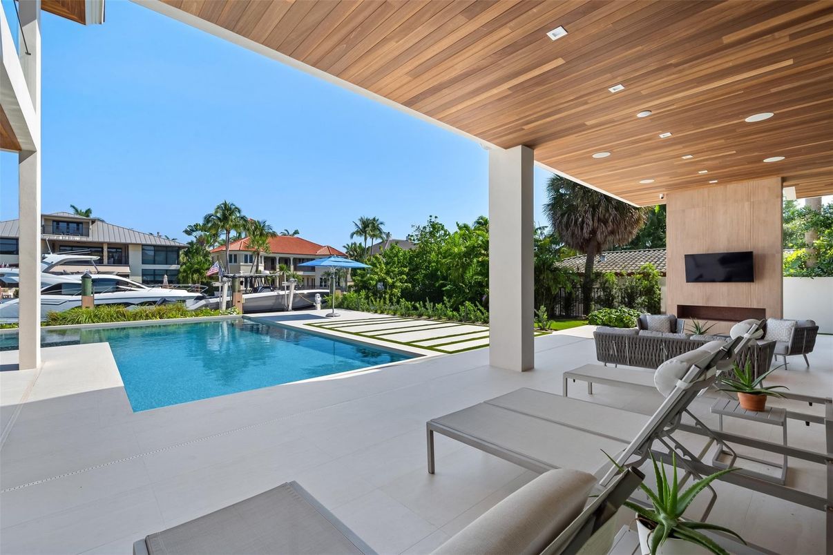 Exterior, Pool