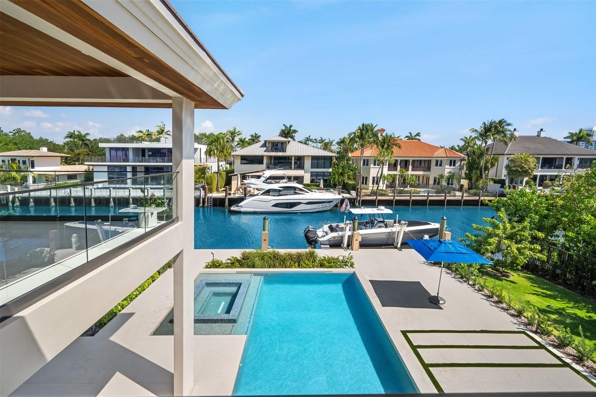 Exterior, Pool, Water