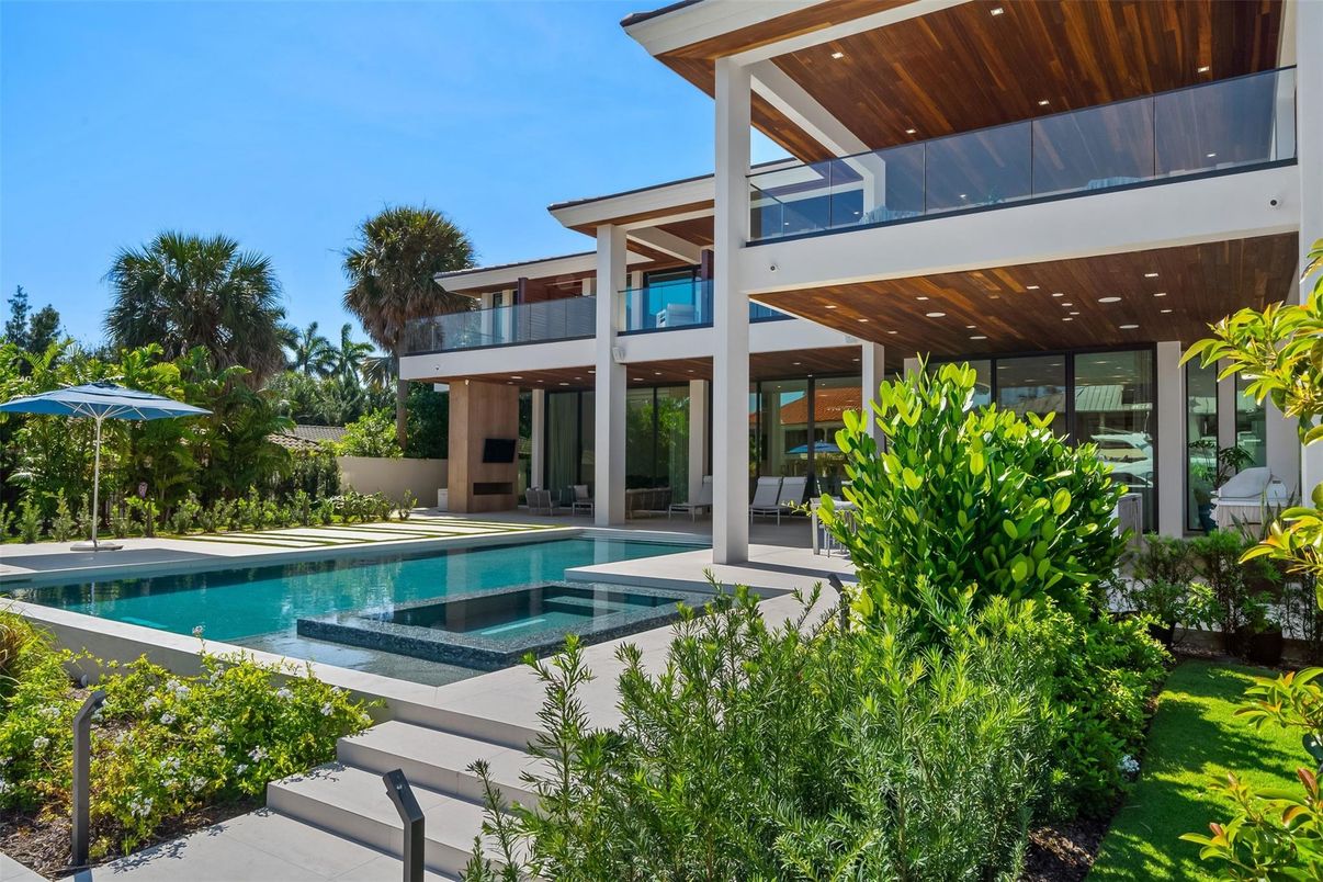 Exterior, Pool