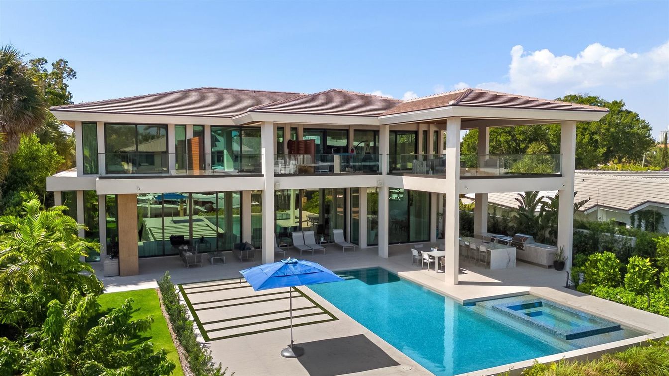 Exterior, Pool