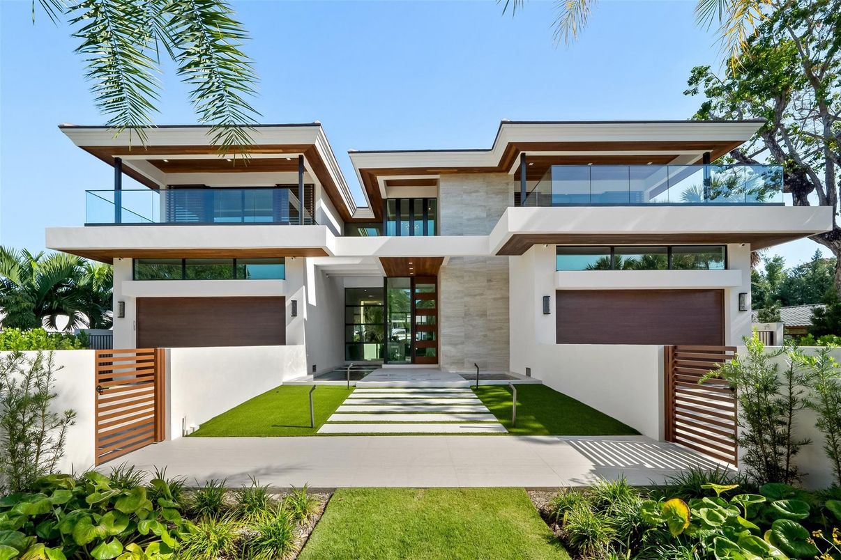 Attached, Exterior, Facade, Modern