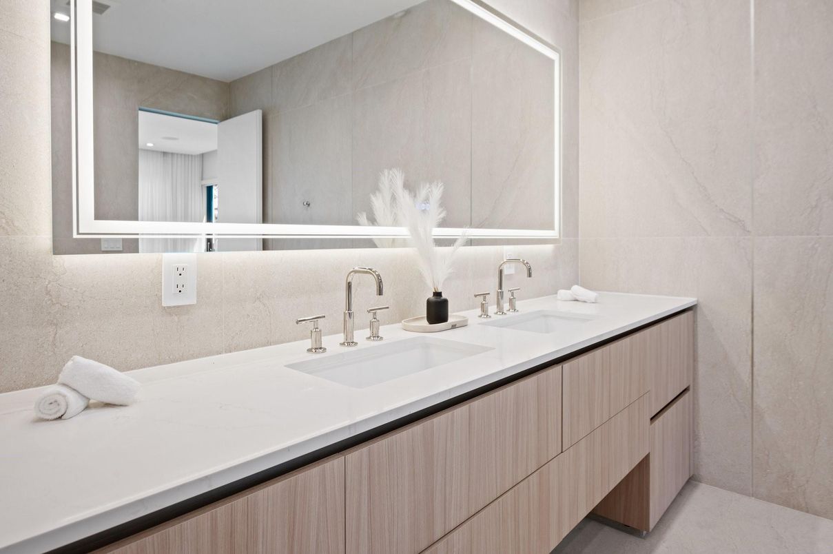 Bathroom, Dual Sink Vanities, Interior