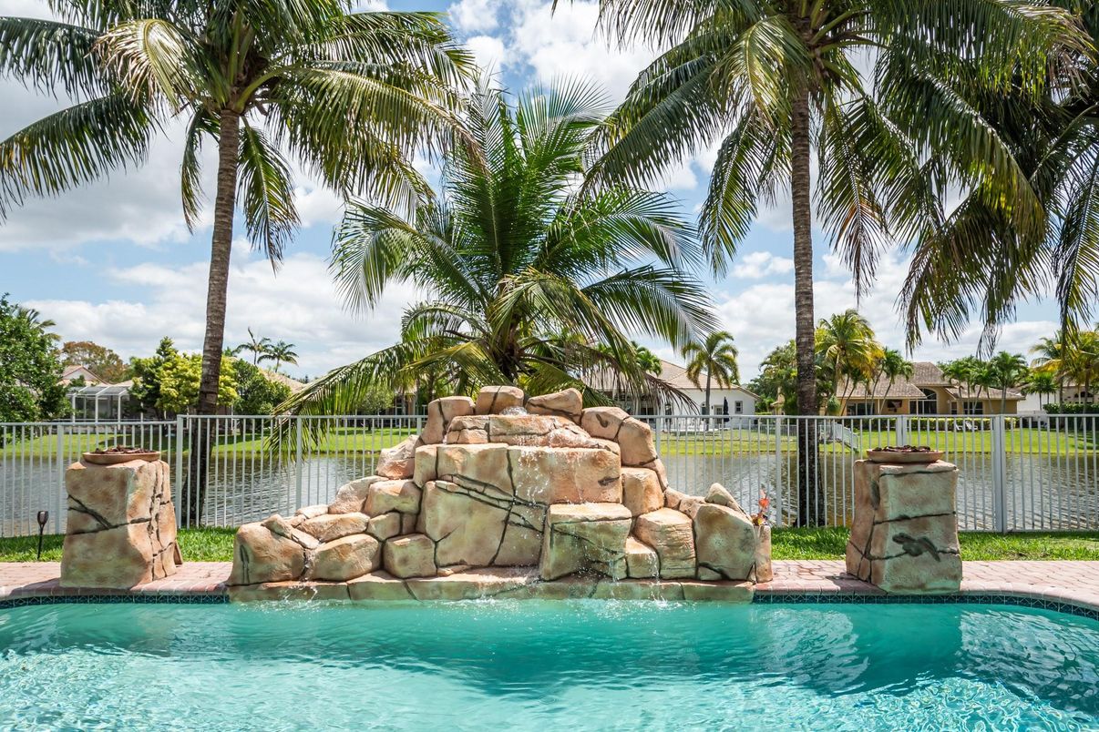 Exterior, Pool, Water