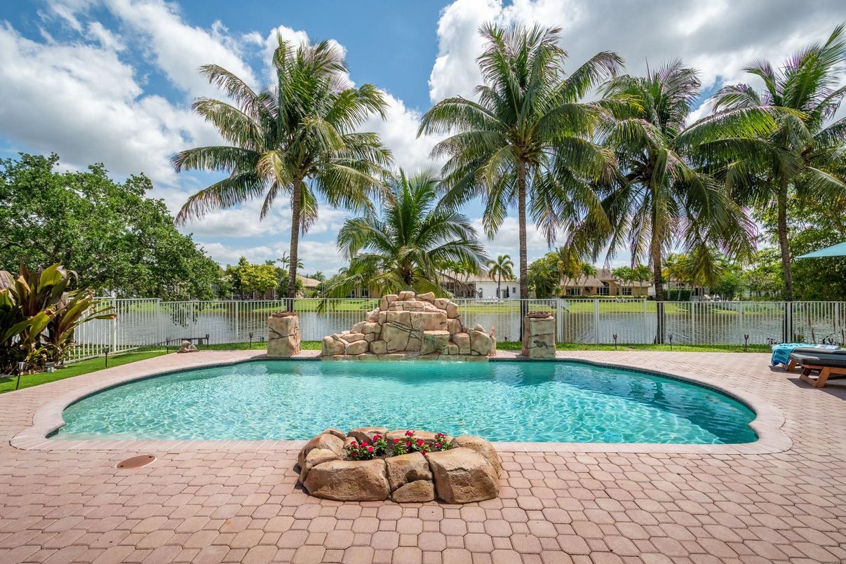 Exterior, Pool, Water