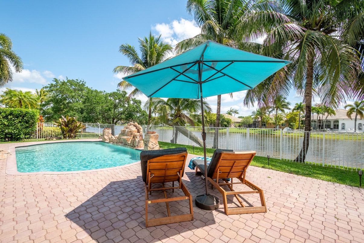 Exterior, Pool, Water