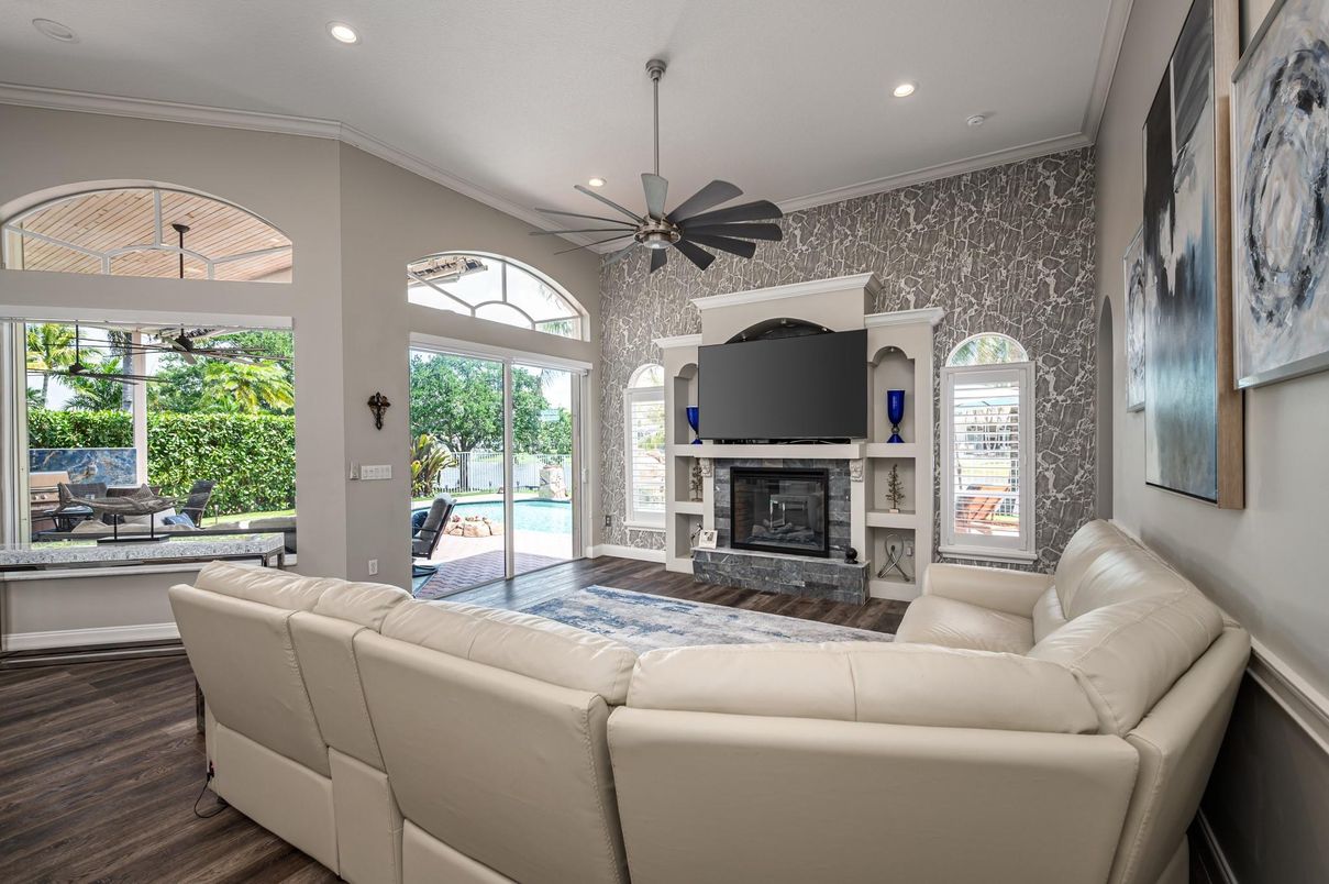 Fireplace, Interior, Living room, Pendant Lights, Recessed Lighting, Wood Texture Flooring