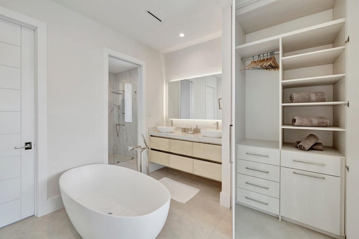 Bathroom, Dual Sink Vanities, Free Standing Baths, Interior, Recessed Lighting, Walk-in Closets