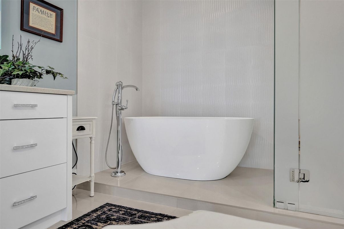 Bathroom, Free Standing Baths, Interior