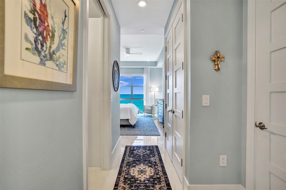 Bedroom, Interior, Recessed Lighting, Water