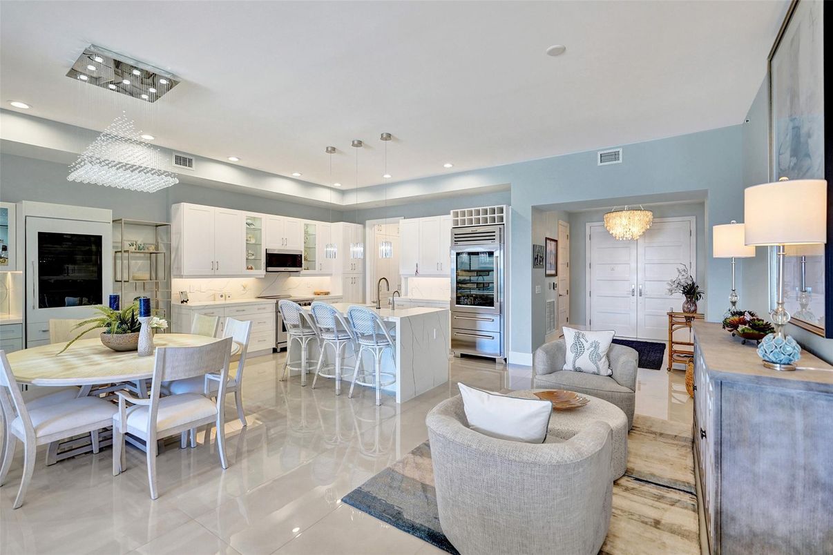 Chandelier, Dining room, Interior, Kitchen, Living room, Pendant Lights, Recessed Lighting, Stainless Steel Appliances