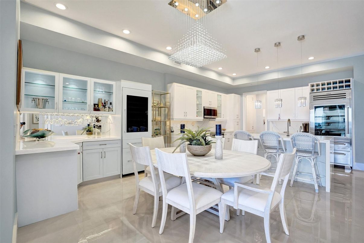 Dining room, Interior, Kitchen, Pendant Lights, Recessed Lighting, Stainless Steel Appliances