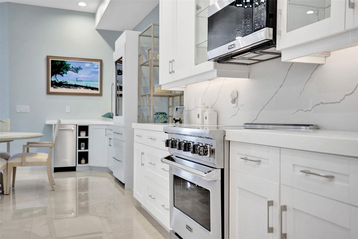 Dining room, Interior, Kitchen, Recessed Lighting, Stainless Steel Appliances