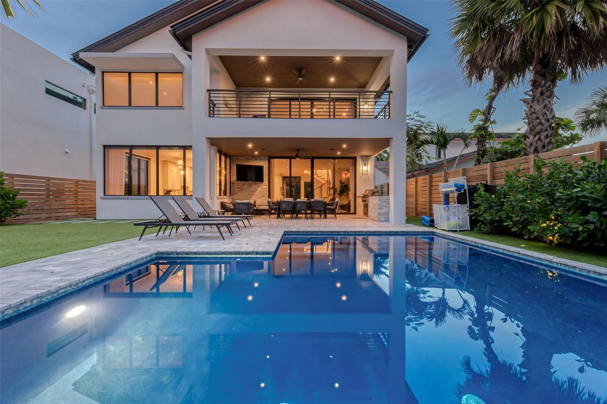 Exterior, Pool