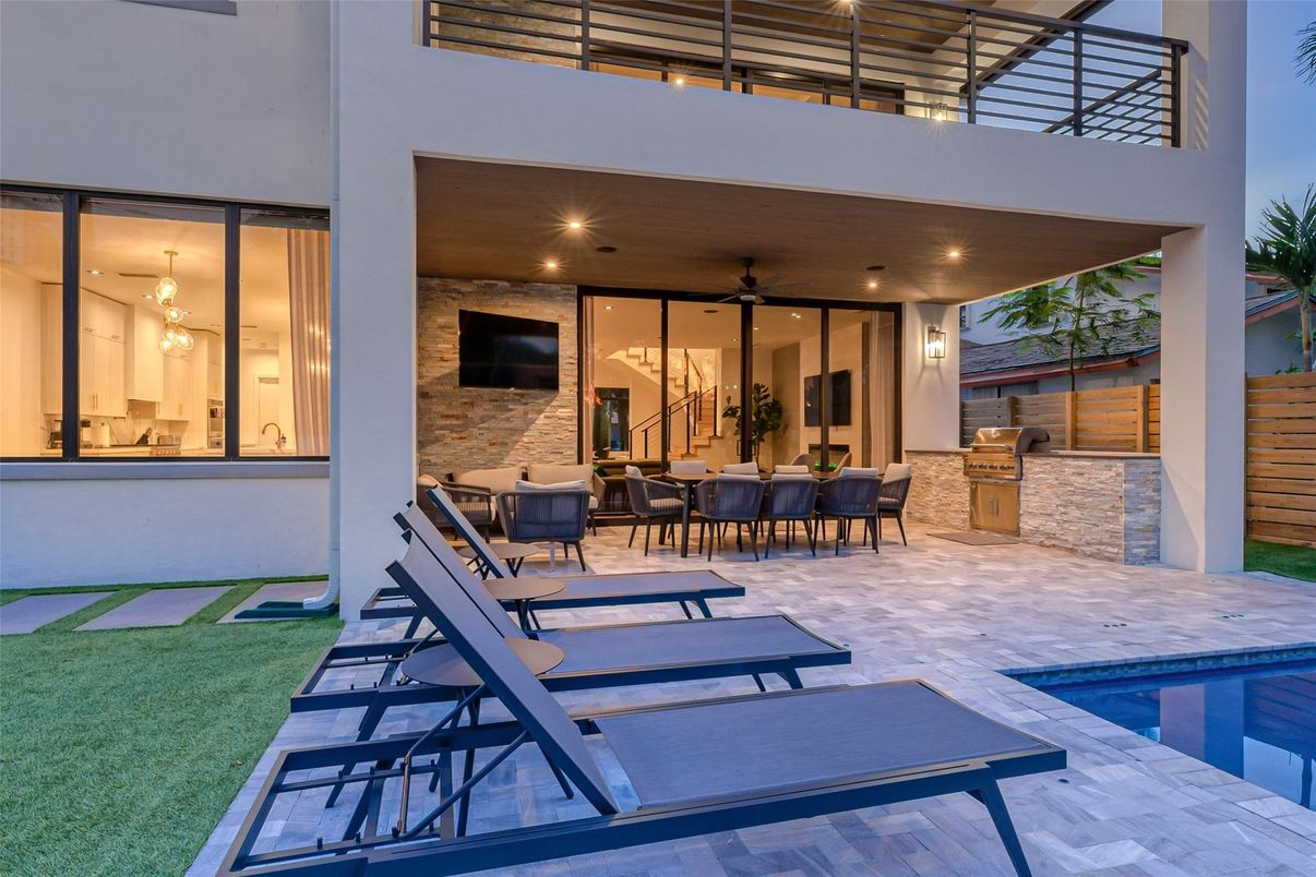 Exterior, Pool