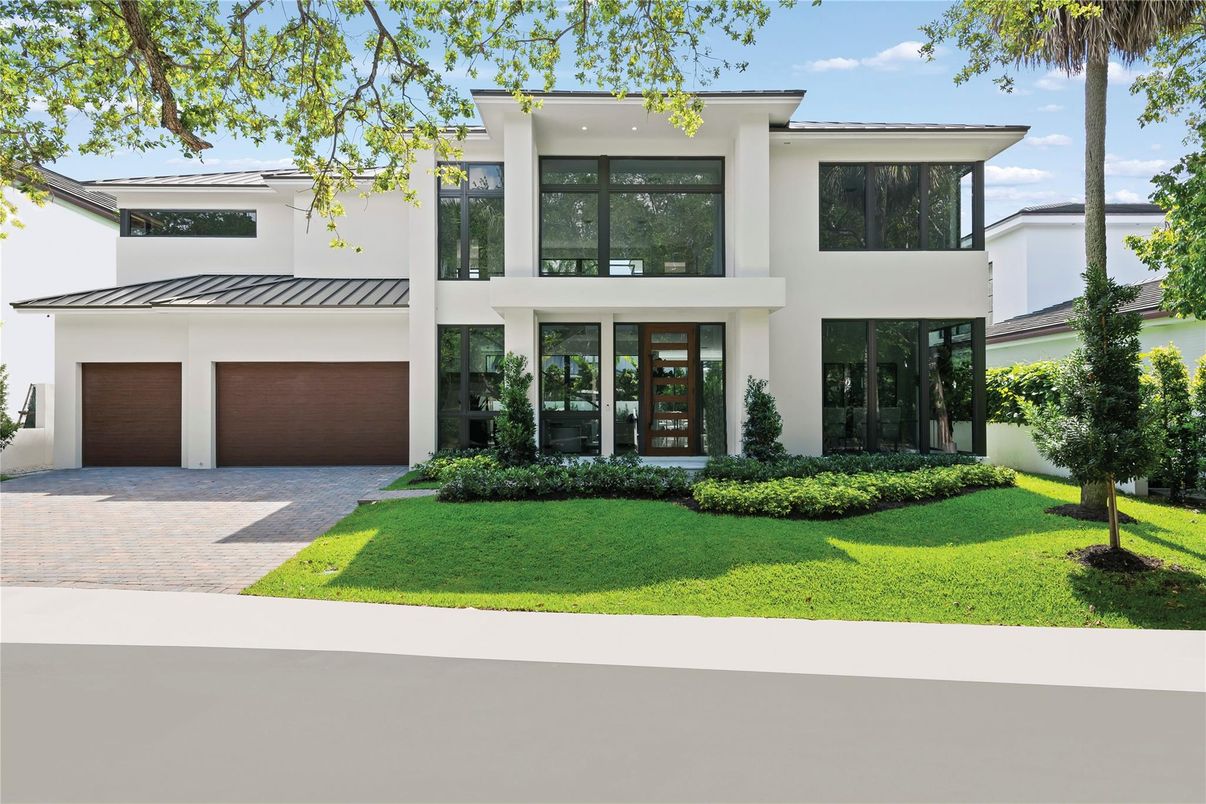 Attached, Backyard, Exterior, Facade, Modern