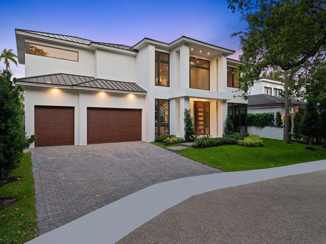 Attached, Exterior, Facade, Modern