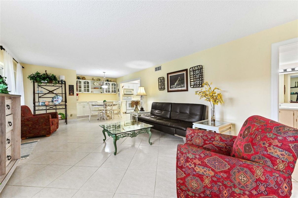 Dining room, Interior, Living room, Pendant Lights