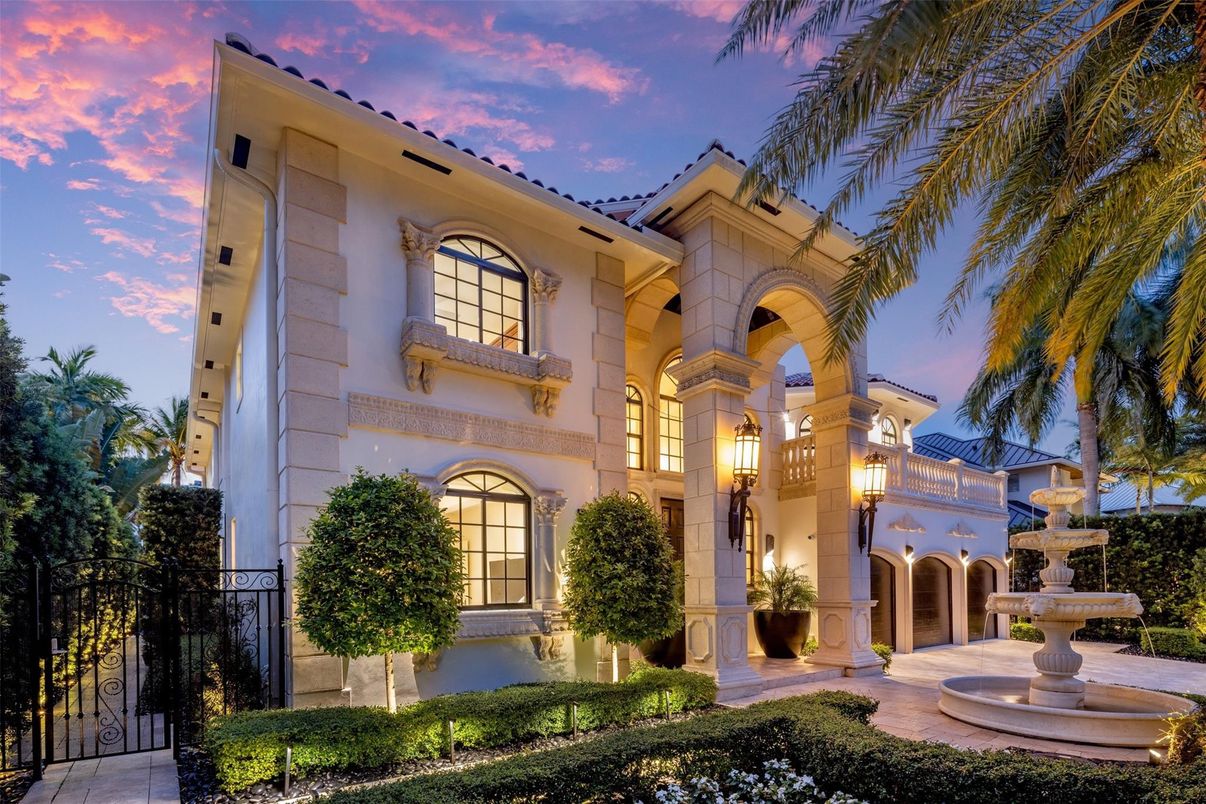 Exterior, Facade, Mediterranean