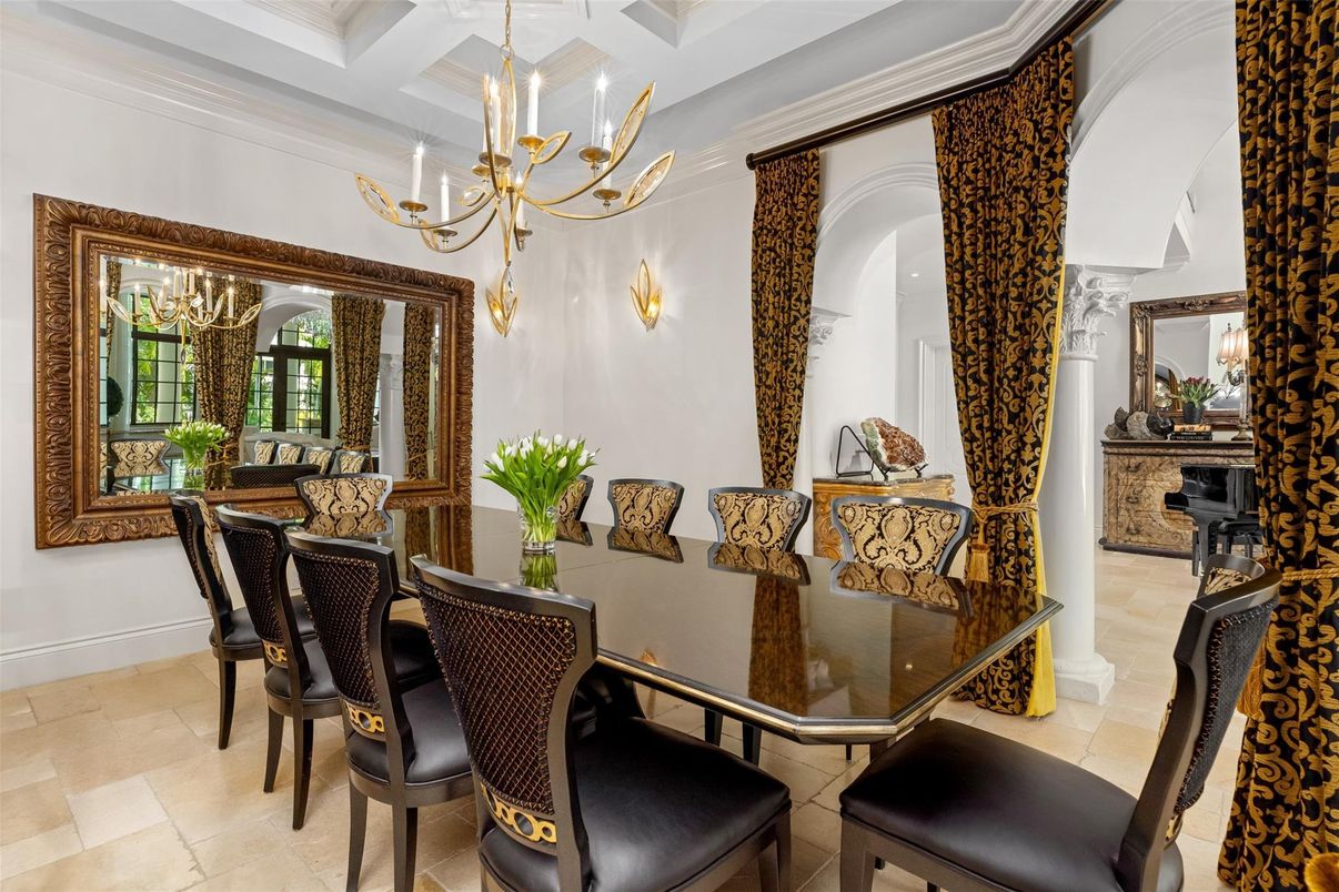 Chandelier, Dining room, Interior