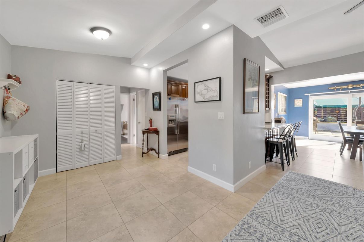 Dining room, Interior, Recessed Lighting