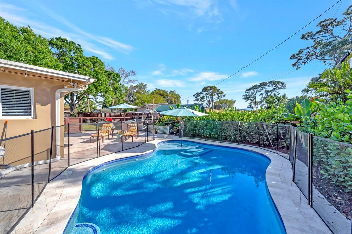Exterior, Pool