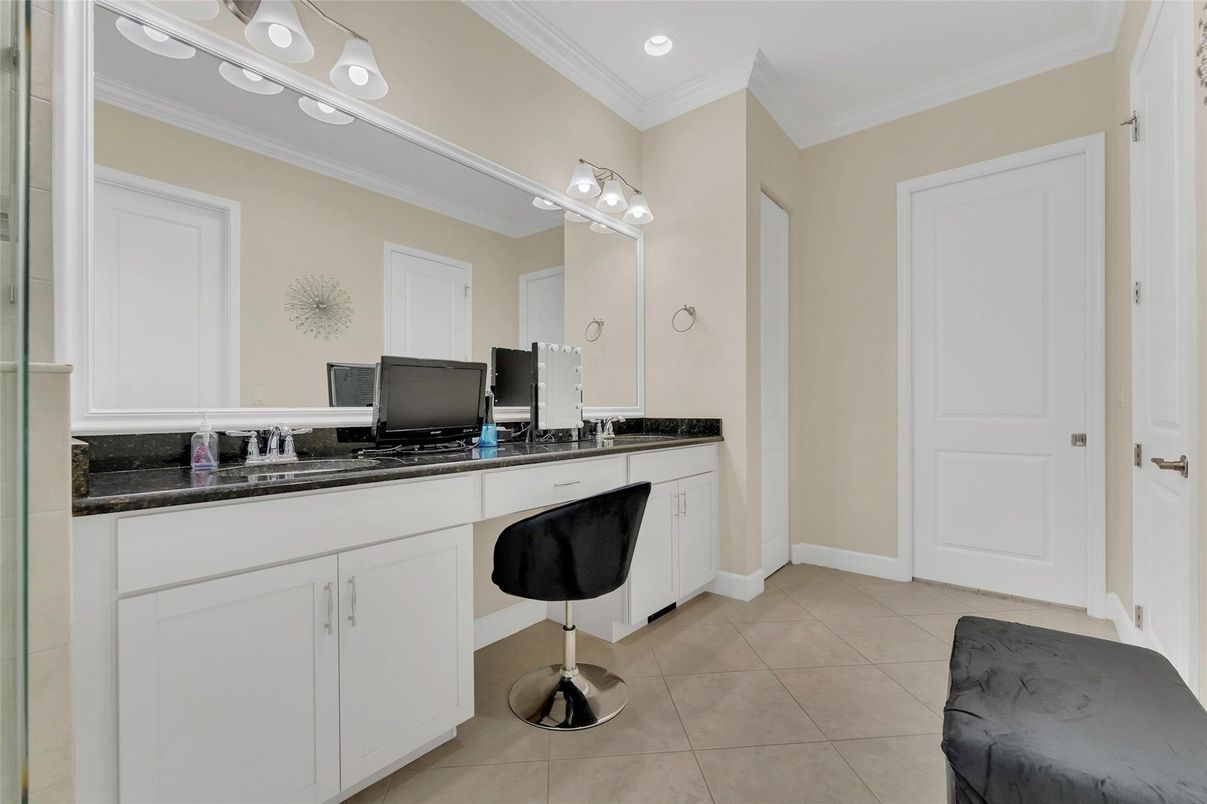 Bathroom, Interior, Recessed Lighting