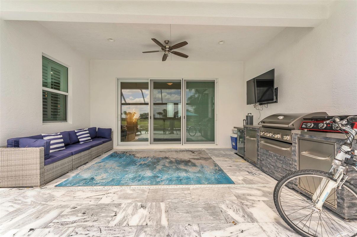 Exterior, Interior, Pool