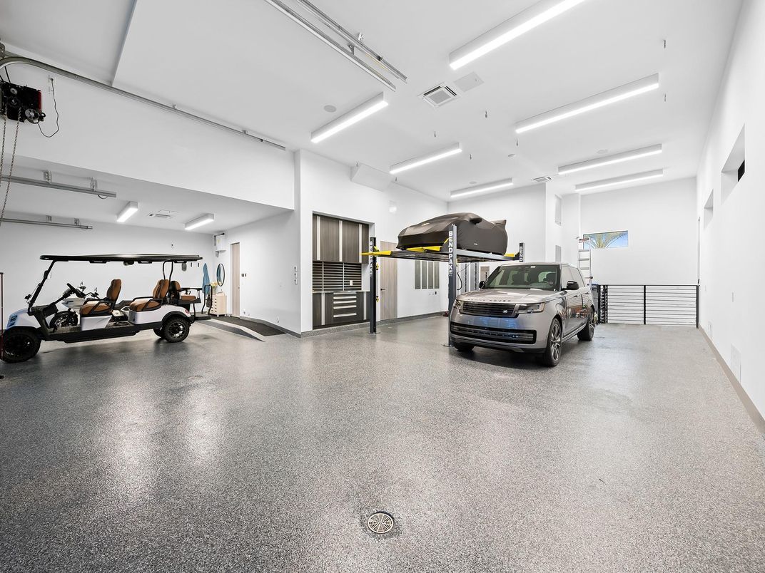 Fitness Equipment, Garage, Interior, Recessed Lighting