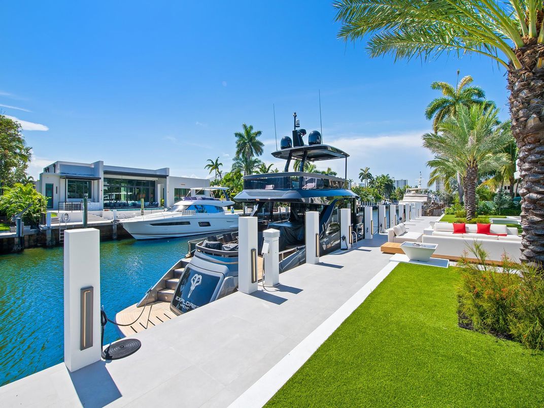 Exterior, Pool, Water