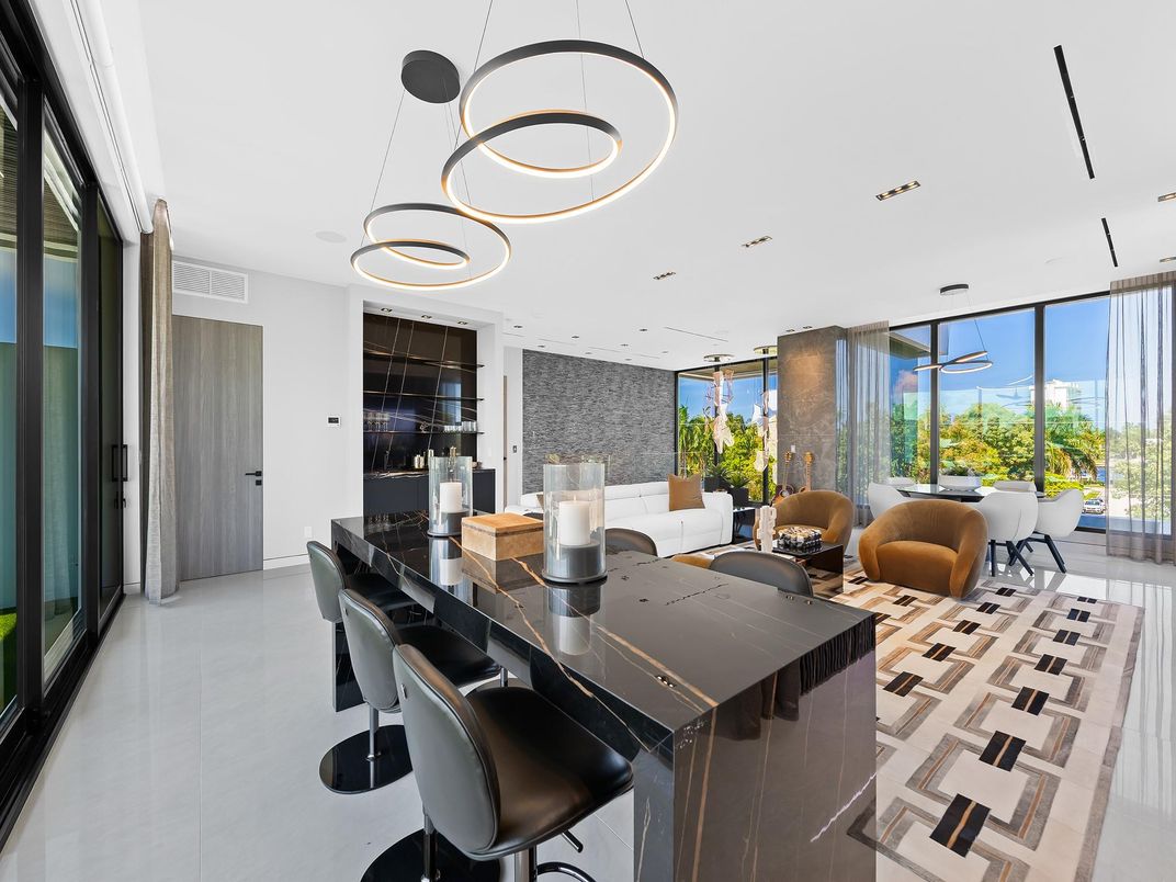 Dining room, Interior, Living room, Pendant Lights, Recessed Lighting, Water