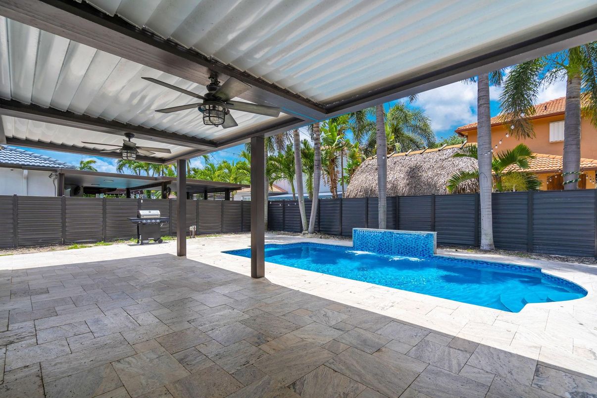 Exterior, Pool