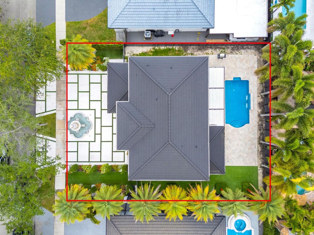 Exterior, Drone