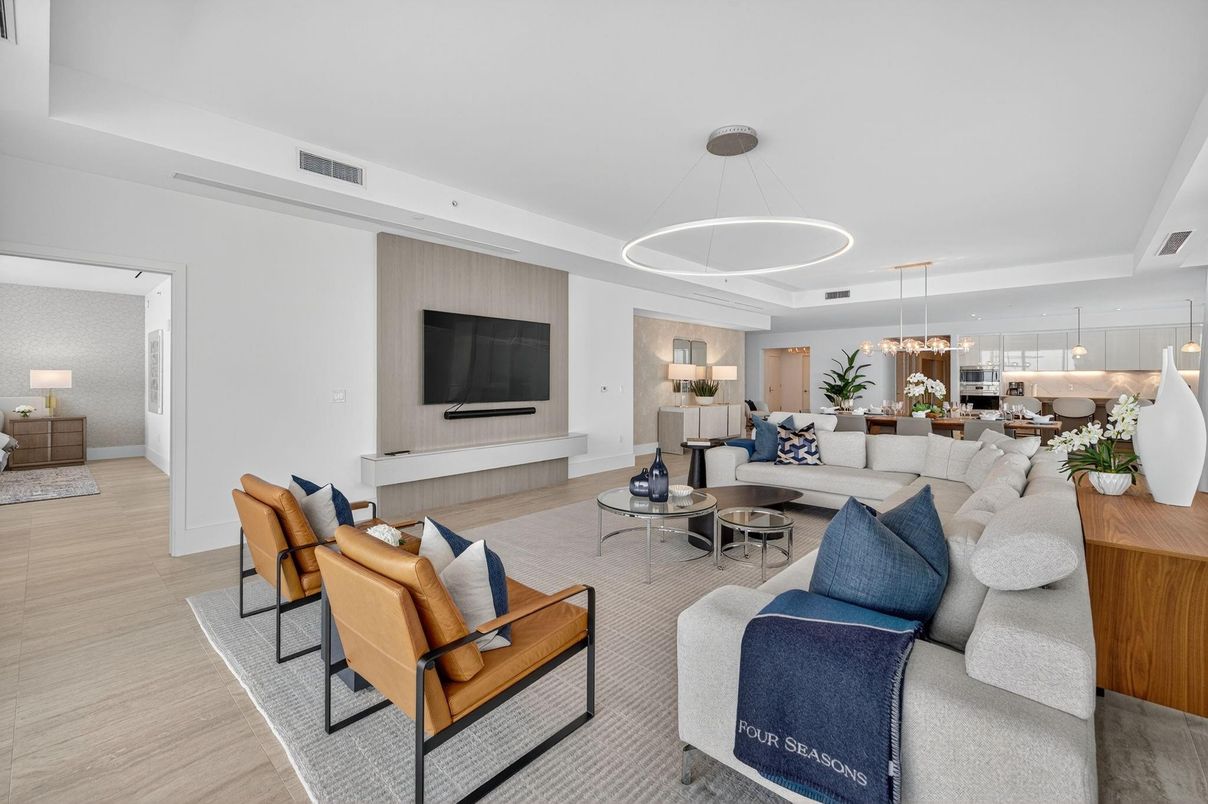 Dining room, Interior, Living room, Pendant Lights, Recessed Lighting