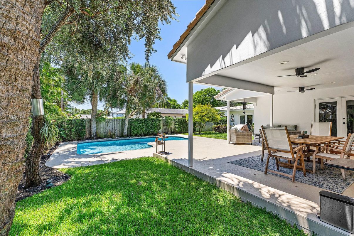Exterior, Pool
