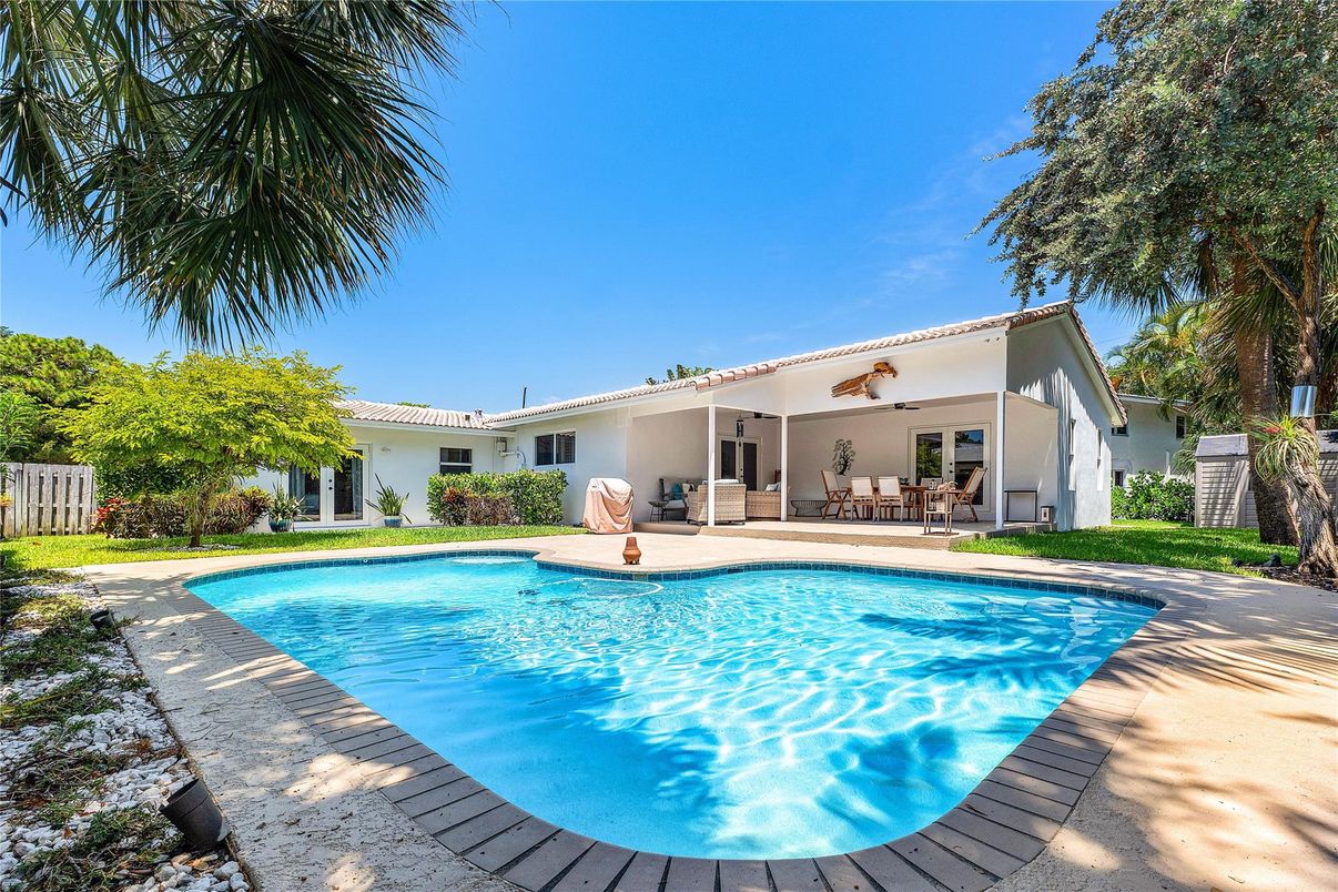 Exterior, Pool