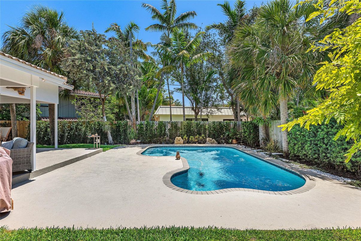 Exterior, Pool